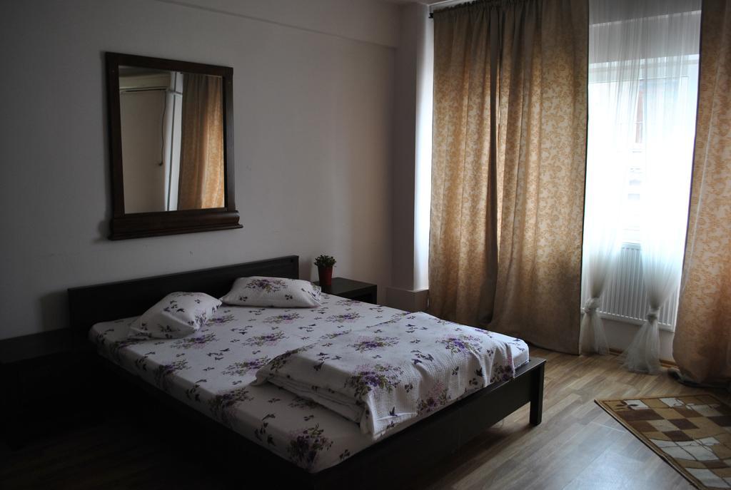 Vogue Hostel Бухарест Экстерьер фото