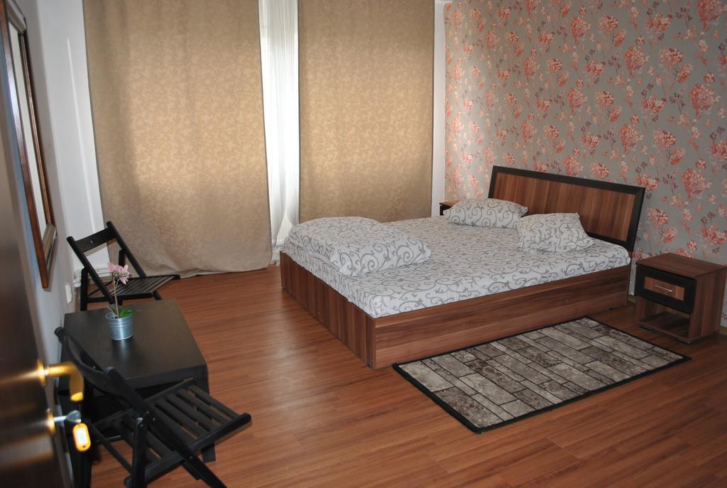 Vogue Hostel Бухарест Экстерьер фото