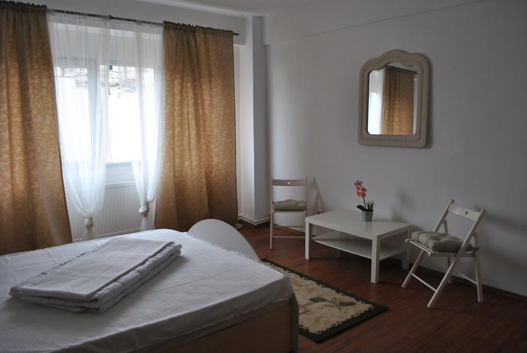 Vogue Hostel Бухарест Экстерьер фото