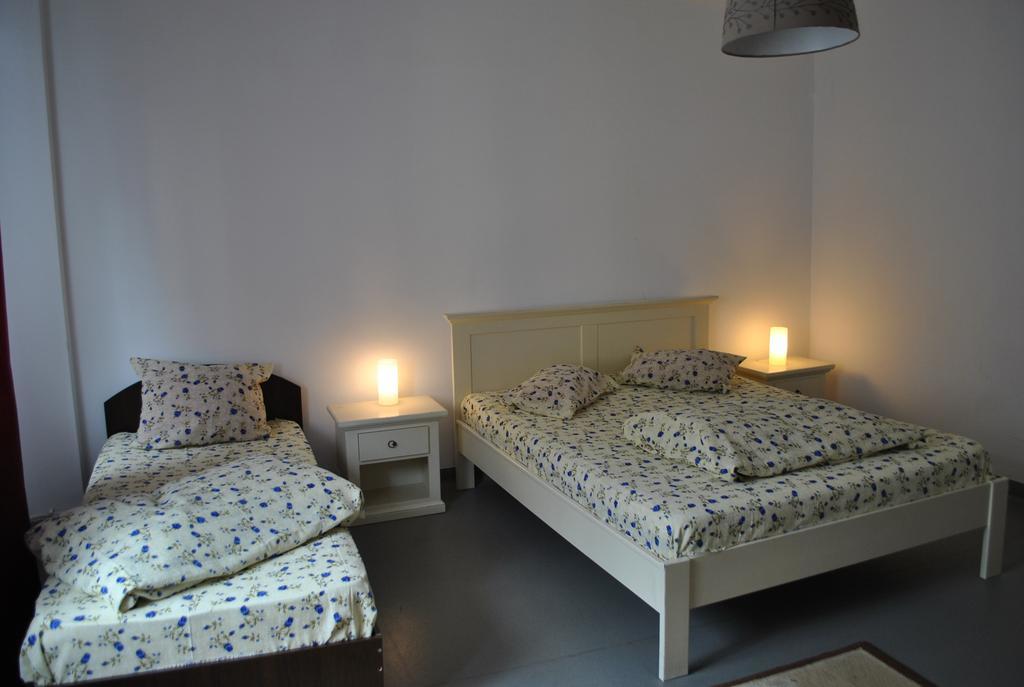 Vogue Hostel Бухарест Экстерьер фото