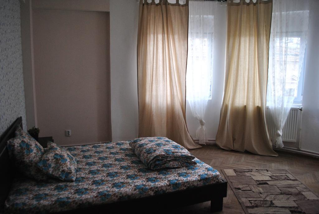 Vogue Hostel Бухарест Экстерьер фото