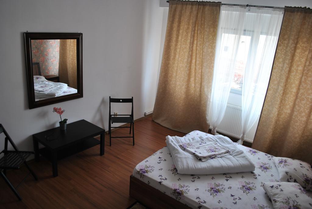 Vogue Hostel Бухарест Экстерьер фото