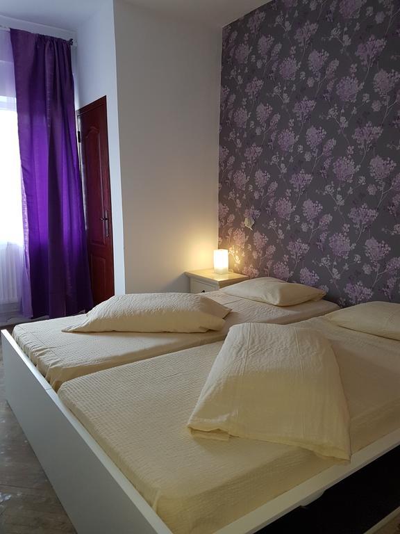 Vogue Hostel Бухарест Экстерьер фото